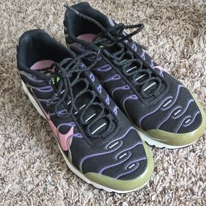 Nike Kids Black Sneakers with Purple and Pink Accents
